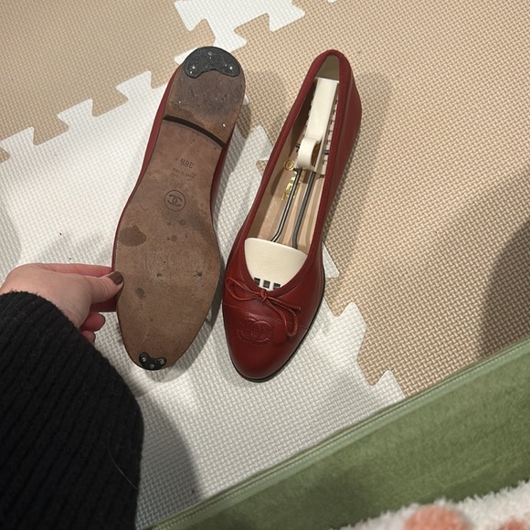 Vintage Leather Chanel Ballet Flats - like new condition - Picture 3 of 6